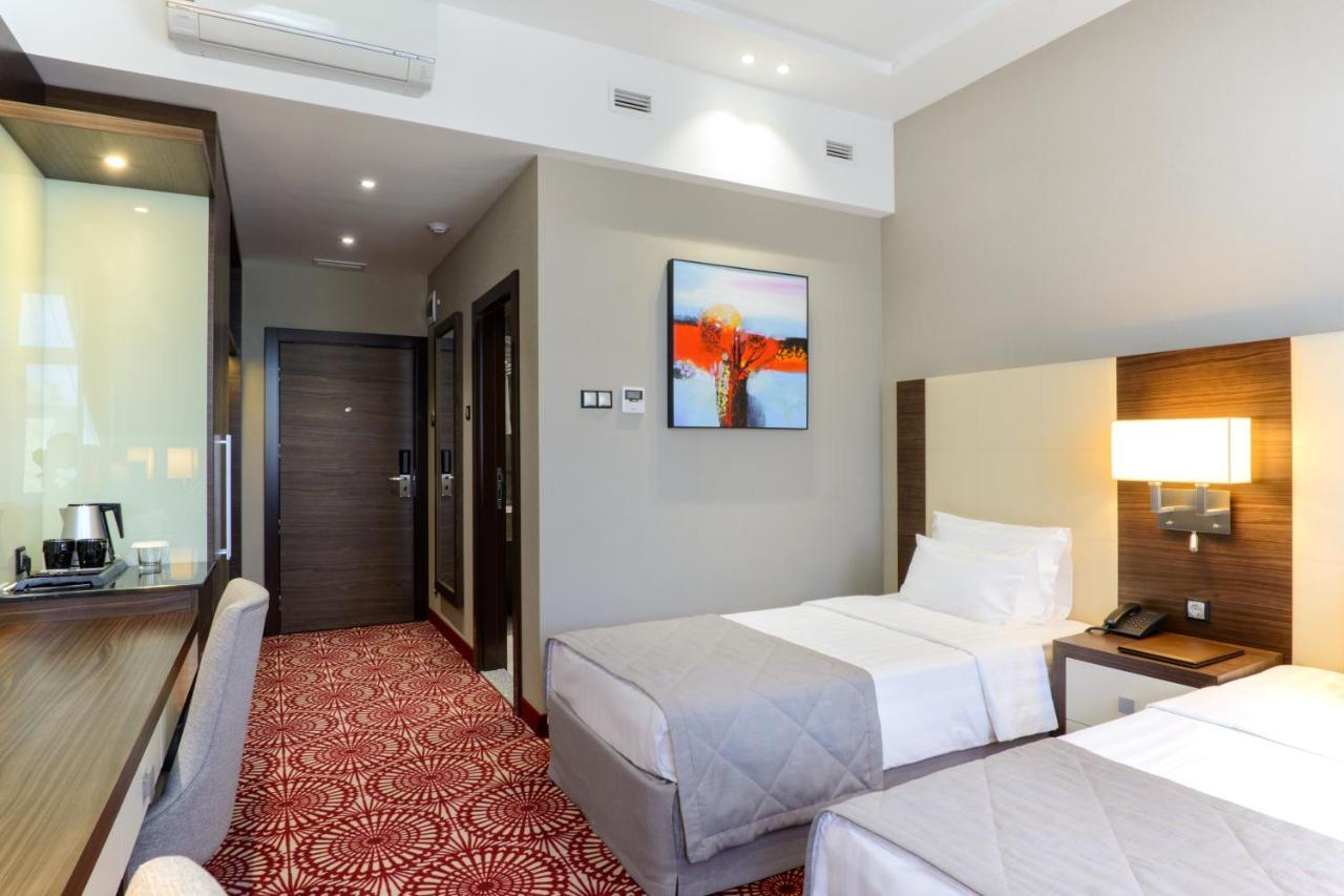 Hotel Senator 卡拉甘达 外观 照片