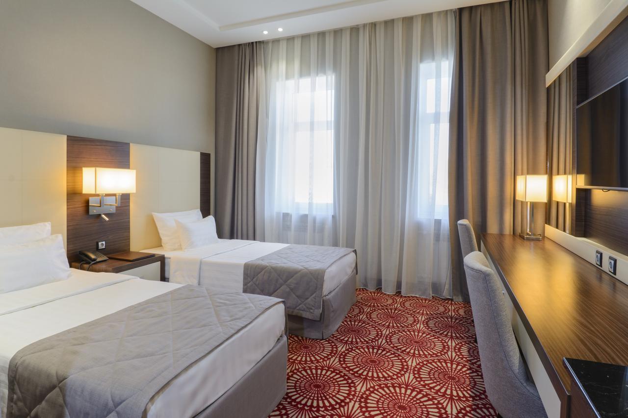 Hotel Senator 卡拉甘达 外观 照片