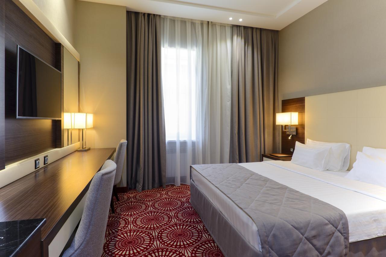 Hotel Senator 卡拉甘达 外观 照片