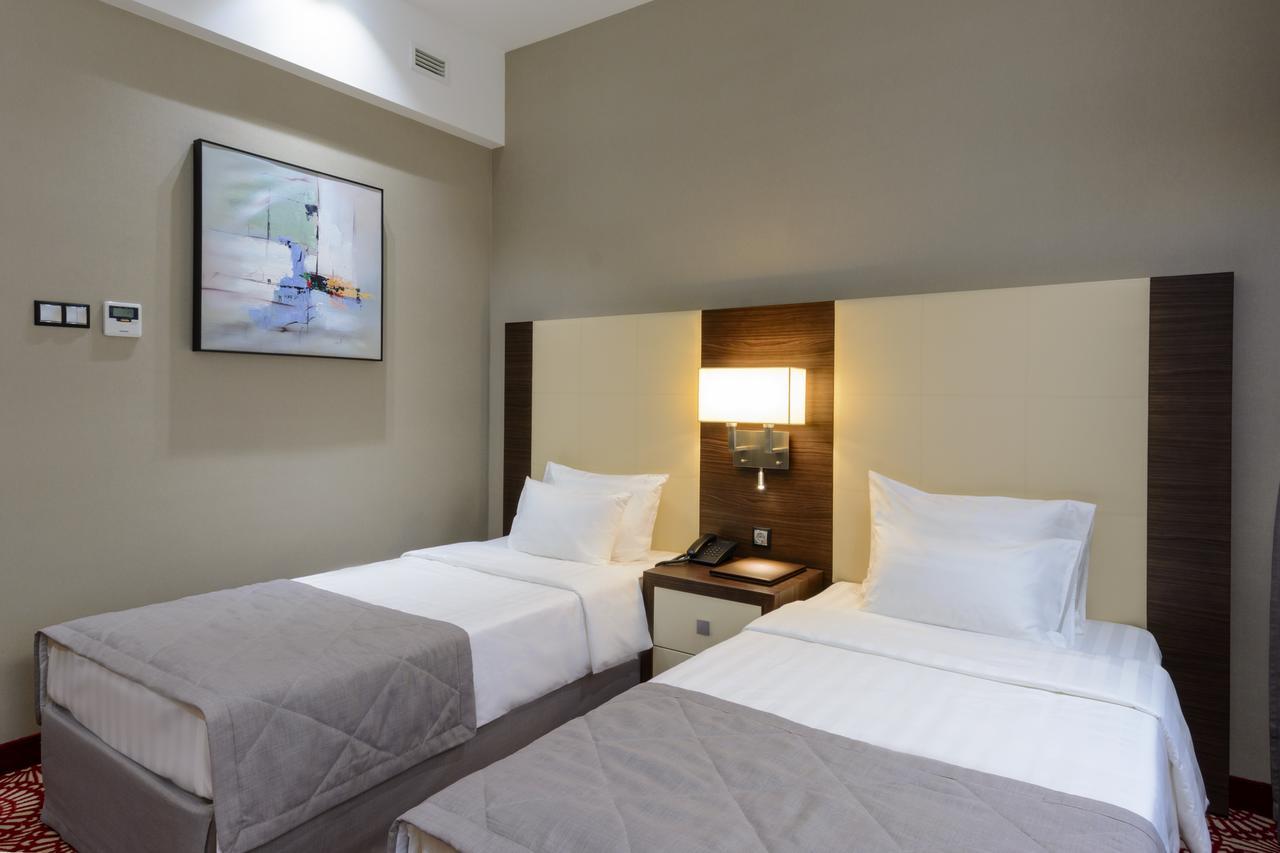 Hotel Senator 卡拉甘达 外观 照片