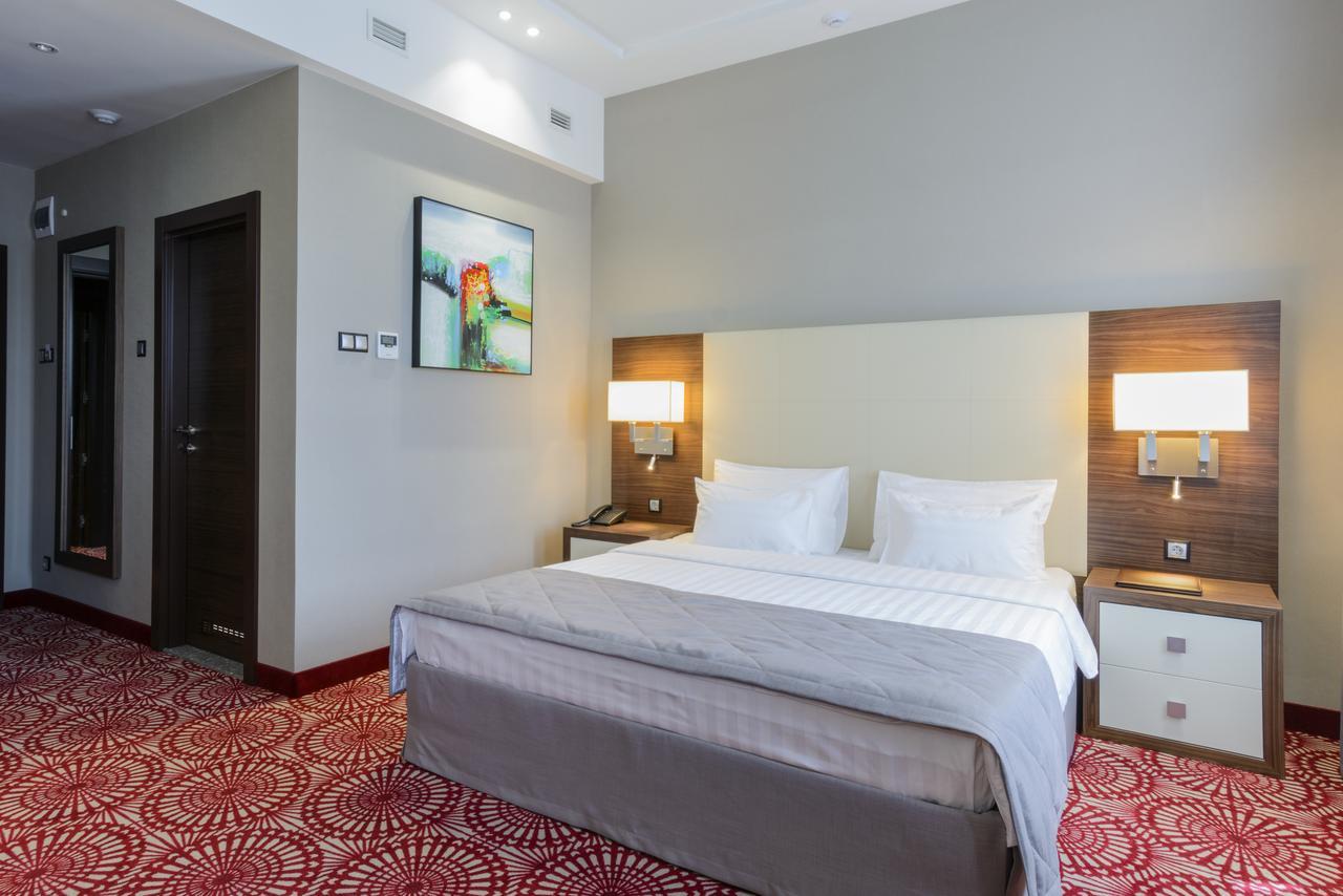 Hotel Senator 卡拉甘达 外观 照片