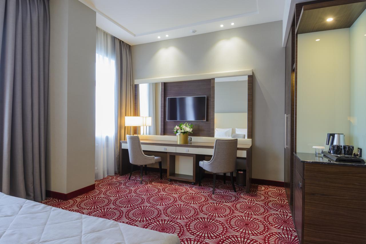 Hotel Senator 卡拉甘达 外观 照片