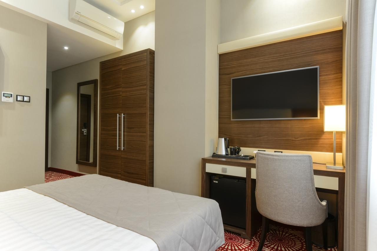Hotel Senator 卡拉甘达 外观 照片