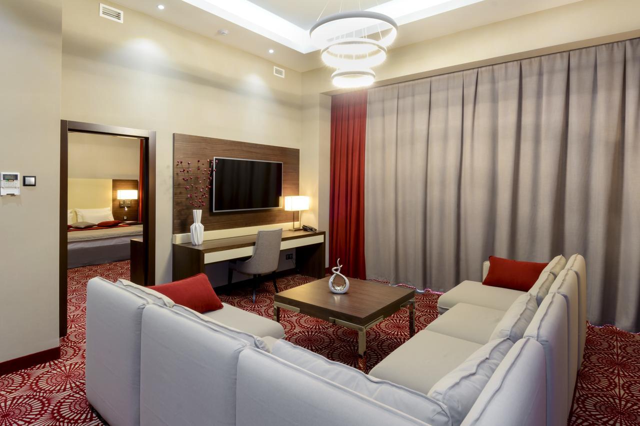 Hotel Senator 卡拉甘达 外观 照片